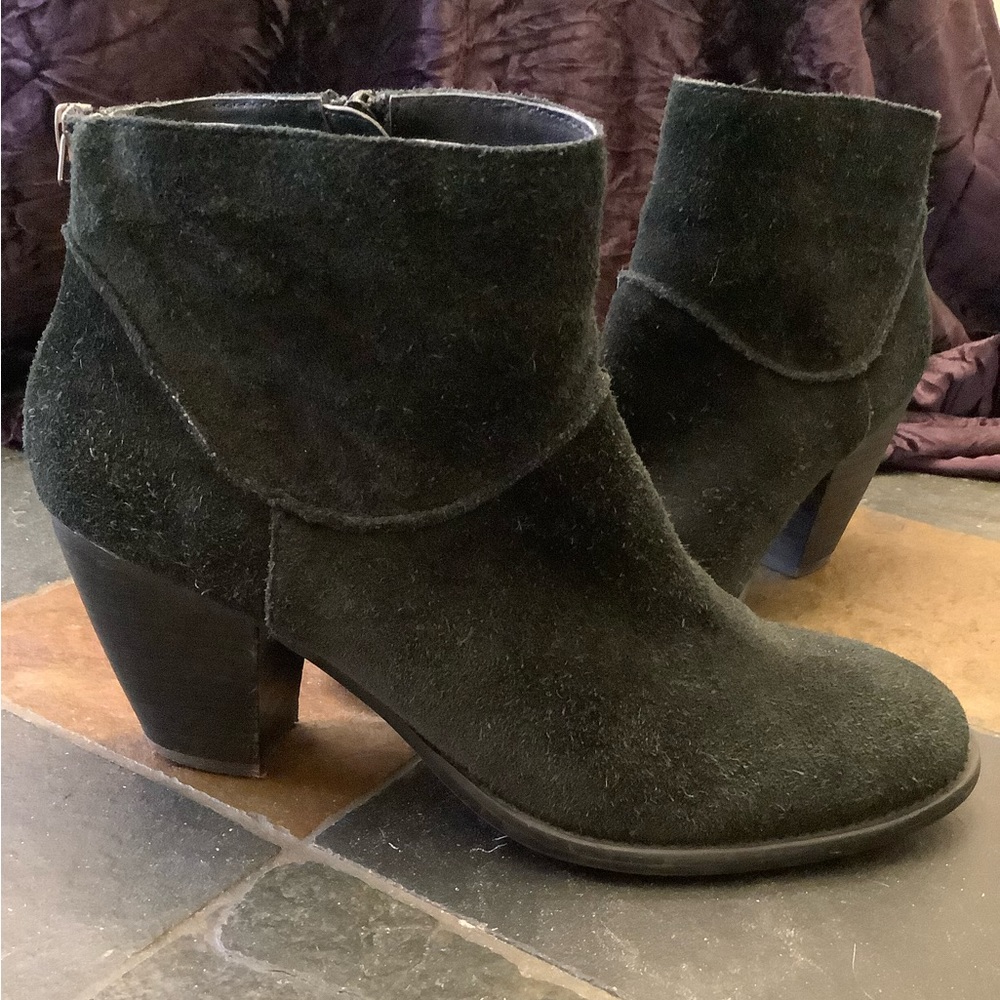 Size 10 Steve Madden leather upper ankle boots